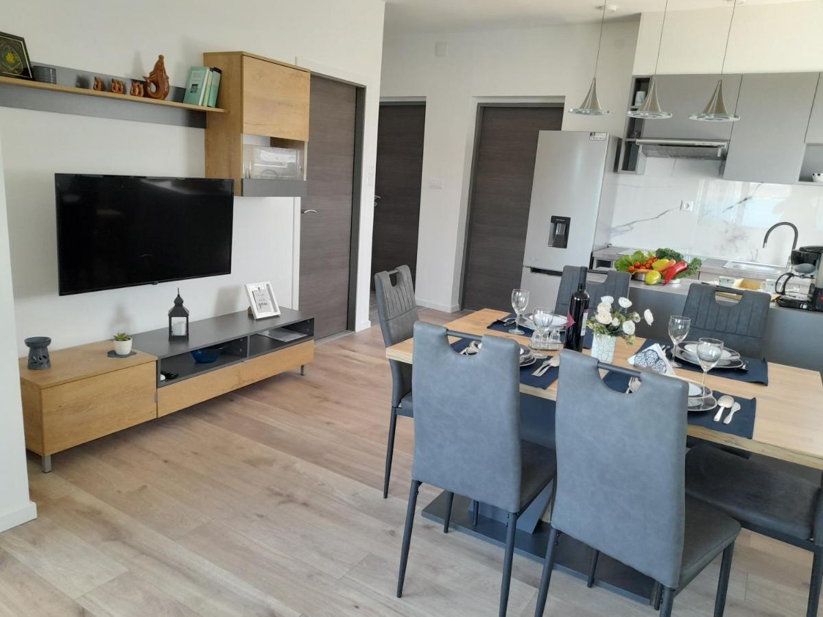 Apartman Prvi Red Do Mora Sveti Filip i Jakov Exterior photo