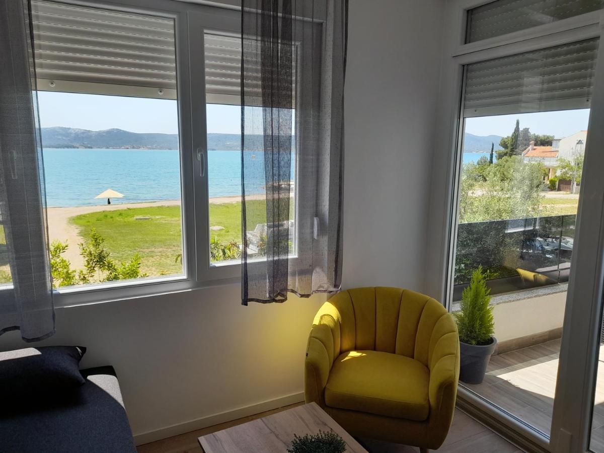 Apartman Prvi Red Do Mora Sveti Filip i Jakov Exterior photo