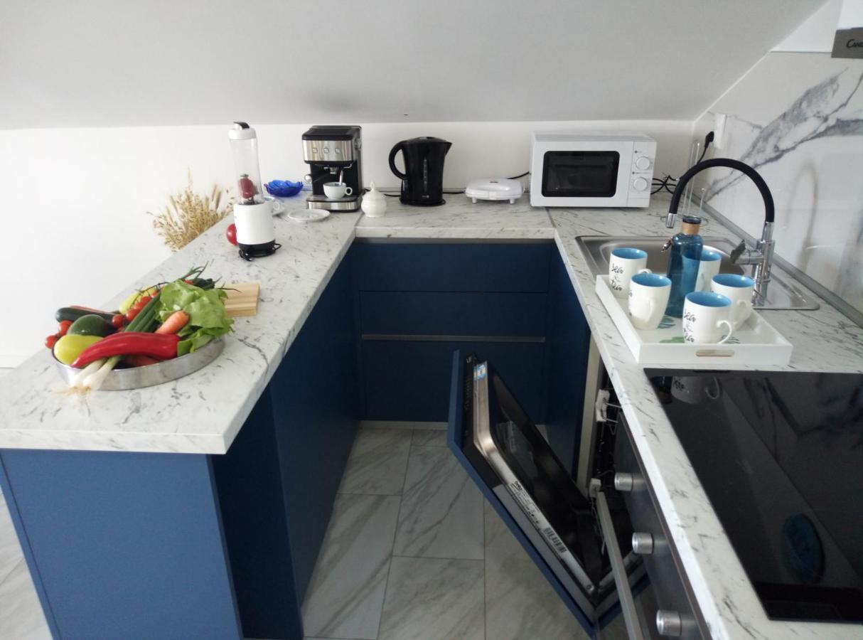 Apartman Prvi Red Do Mora Sveti Filip i Jakov Exterior photo