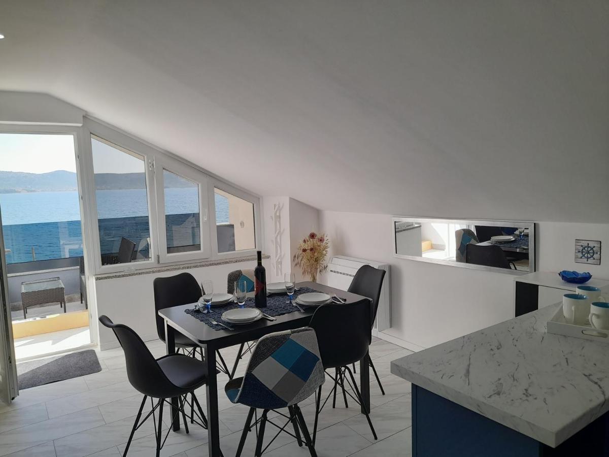 Apartman Prvi Red Do Mora Sveti Filip i Jakov Exterior photo
